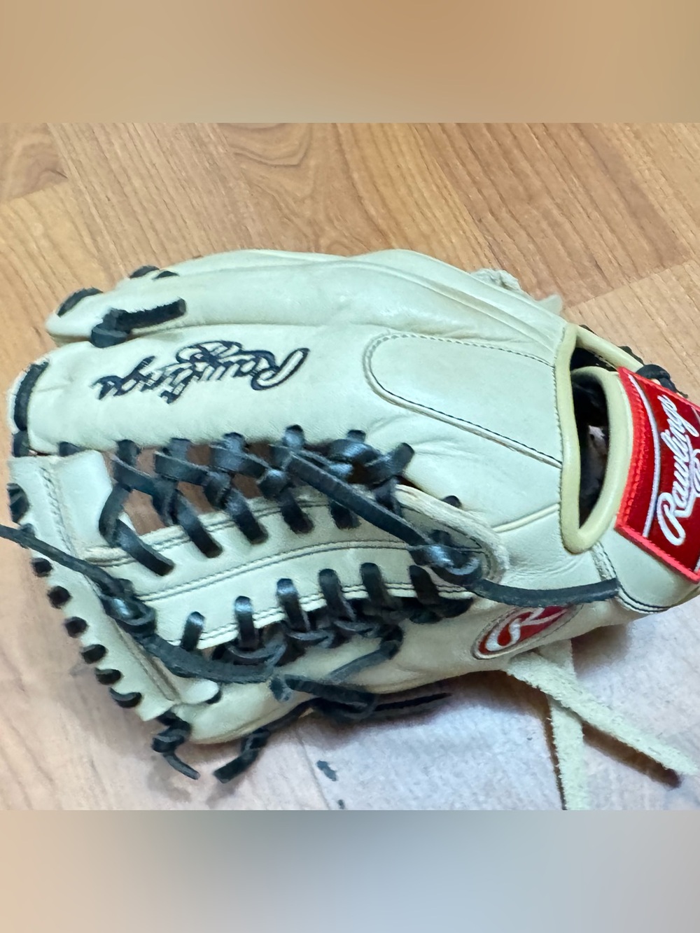 Rawlings Cream and Black Leather Baseball Glove right